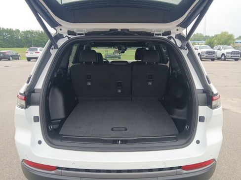 New 2026 Jeep Grand Cherokee Altitude image 38