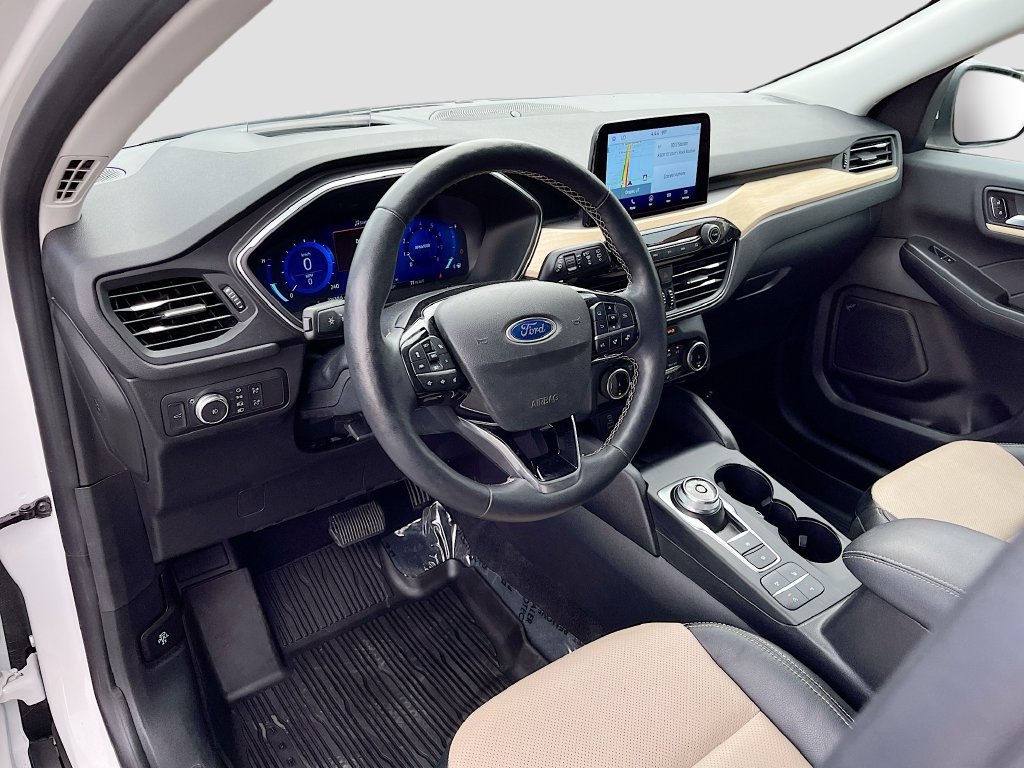 Used 2022 Ford Escape Titanium w/ Titanium Elite Package AWD/4WD image 9