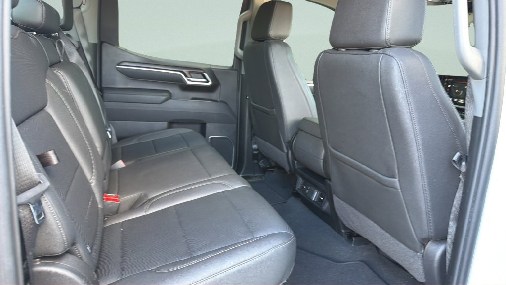 Used 2026 GMC Sierra 1500 SLT RWD image 32