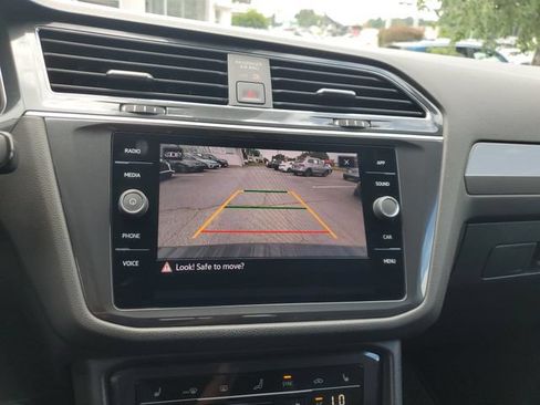 Certified 2023 Volkswagen Tiguan SE FWD image 31