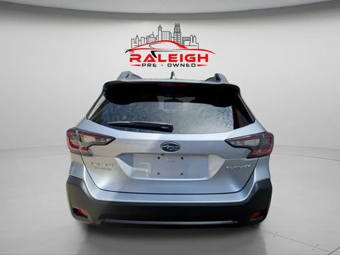 Used 2023 Subaru Outback Premium image 5