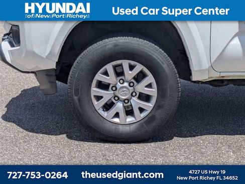 Used 2017 Toyota Tacoma SR5 w/ Tow Package RWD image 10