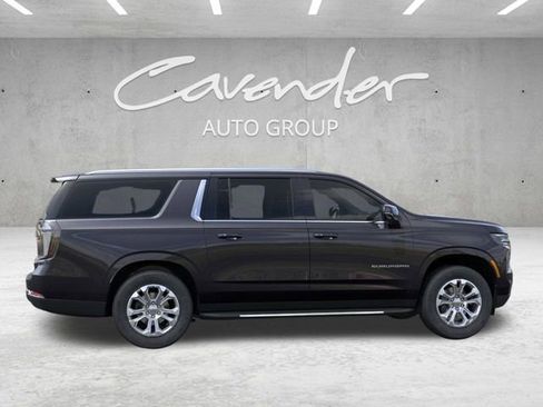 New 2026 Chevrolet Suburban LT image 5