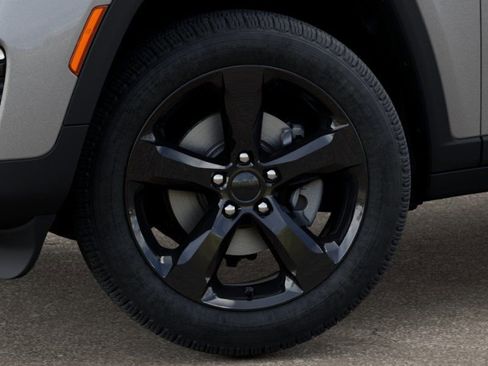 New 2025 Jeep Grand Cherokee Limited w/ Black Appearance Package AWD/4WD image 8