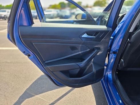 Used 2024 Volkswagen Jetta SE FWD image 17