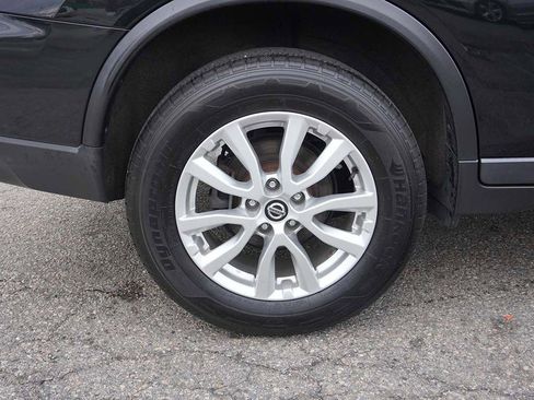 Used 2020 Nissan Rogue SV image 16