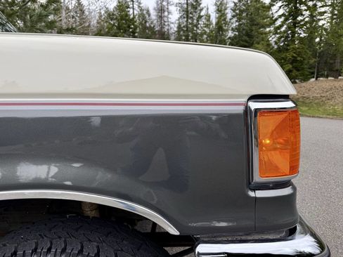 Used 1990 Ford F250 XL 2dr 4WD Standard Cab LB HD image 22
