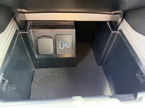 Used 2022 Ford Explorer XLT RWD image 25