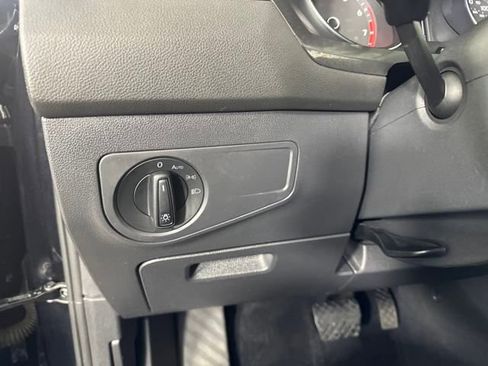 Used 2021 Volkswagen Tiguan S image 18