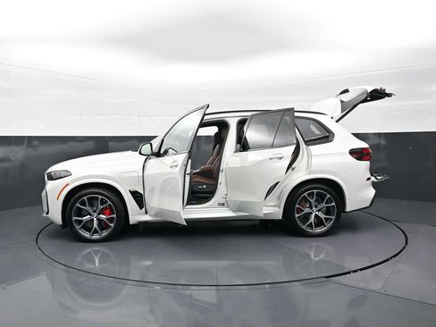Used 2026 BMW X5 xDrive50e w/ M Sport Package AWD/4WD image 36