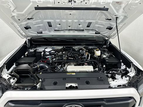 Used 2024 Toyota Tacoma TRD Sport w/ TRD Sport Upgrade Package image 28