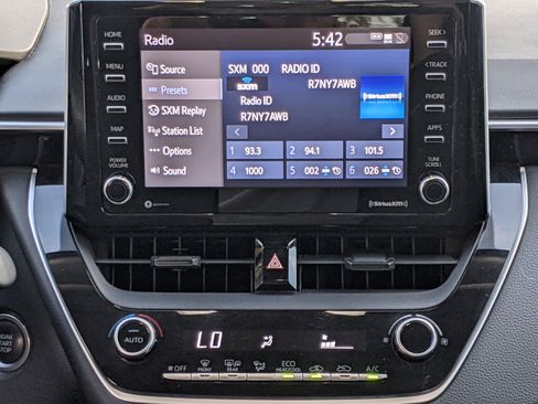 Used 2021 Toyota Corolla LE image 14