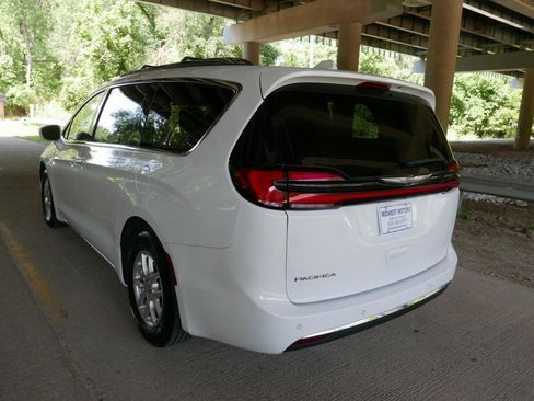 Used 2021 Chrysler Pacifica Touring-L FWD image 33