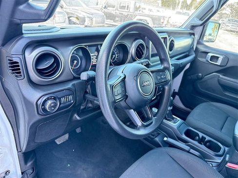 Used 2022 Jeep Gladiator Sport image 10