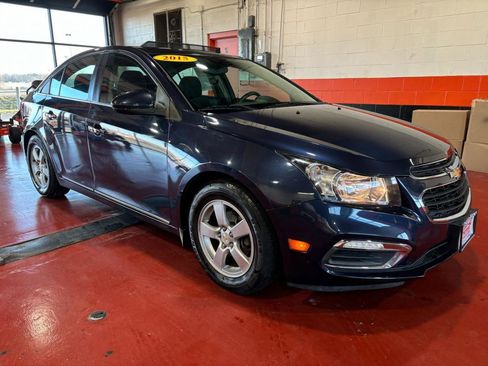 Used 2015 Chevrolet Cruze LT w/ Sun And Sound Package image 4