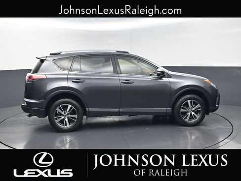 Used 2017 Toyota RAV4 XLE FWD image 6