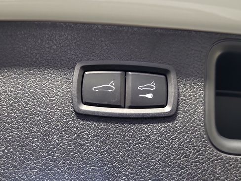 Certified 2019 Porsche Macan S AWD/4WD image 24