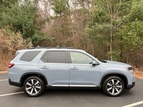 Used 2025 Honda Pilot Elite image 6