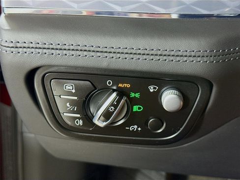 Used 2022 Bentley Bentayga image 24