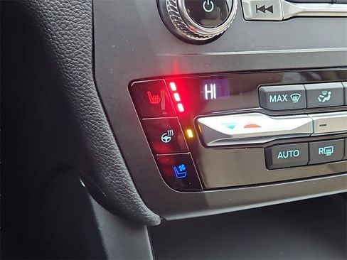 Used 2020 Ford Explorer Limited image 22