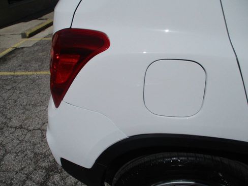 Used 2020 Chevrolet Trax LS AWD/4WD image 18