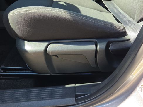 Used 2023 Nissan Rogue S FWD image 16