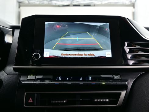 Used 2025 Toyota Camry SE image 17