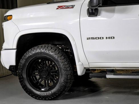 Used 2024 Chevrolet Silverado 2500 LT AWD/4WD image 12