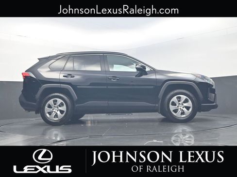 Used 2021 Toyota RAV4 LE image 20