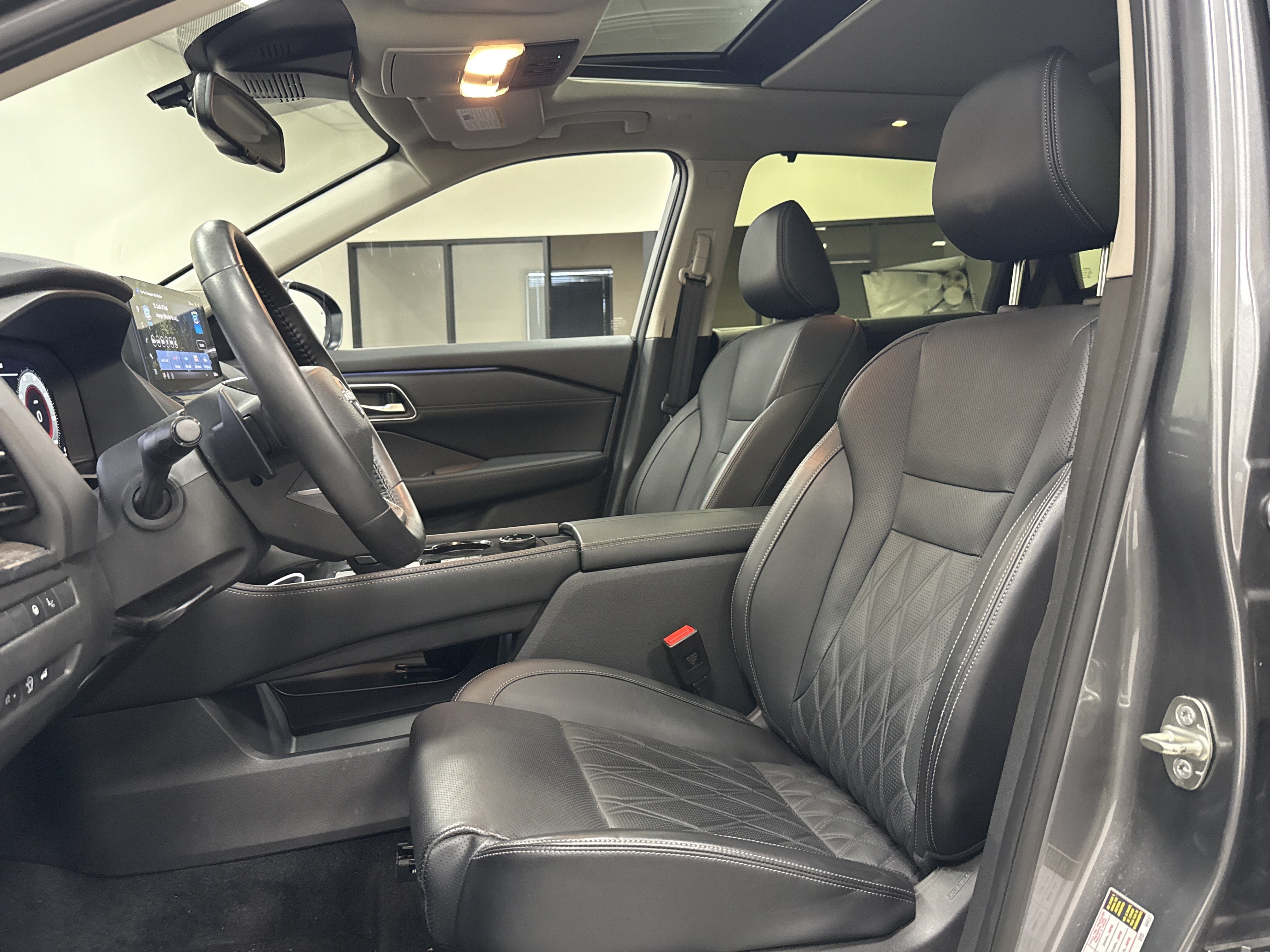 Used 2026 Nissan Rogue Platinum w/ Platinum Premium Package AWD/4WD image 13