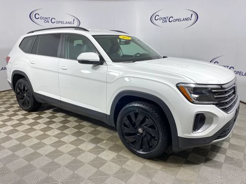 Used 2024 Volkswagen Atlas SE w/ Black Wheel Package AWD/4WD image 1