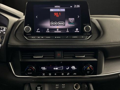 Used 2025 Nissan Rogue SV image 29