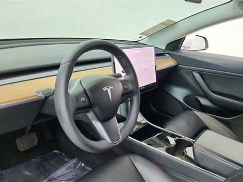 Used 2020 Tesla Model 3 Standard Range Plus image 17