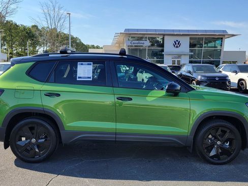 Certified 2025 Volkswagen Taos SE w/ Taos Adventure Package (SXB) FWD image 6
