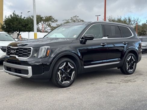 Used 2023 Kia Telluride S image 2