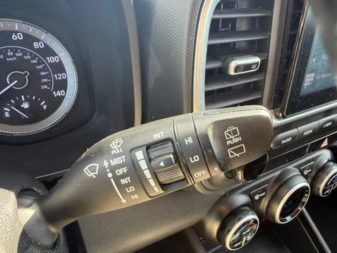 Used 2021 Hyundai Venue SEL FWD image 39