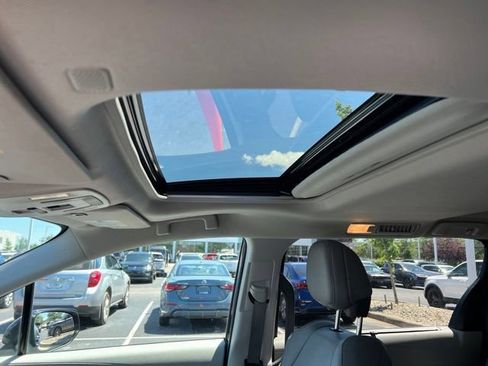 Used 2022 Toyota Sienna XLE w/ XLE Plus Package FWD image 25