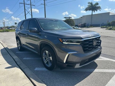 Used 2025 Honda Pilot EX-L image 3