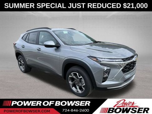 Used 2024 Chevrolet Trax LT w/ Driver Confidence Package FWD image 1
