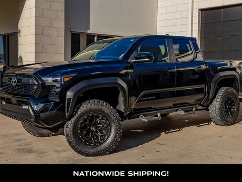 Used 2024 Toyota Tacoma TRD Off-Road AWD/4WD image 4
