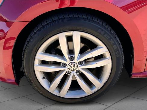 Used 2019 Volkswagen Passat 2.0T Wolfsburg image 11