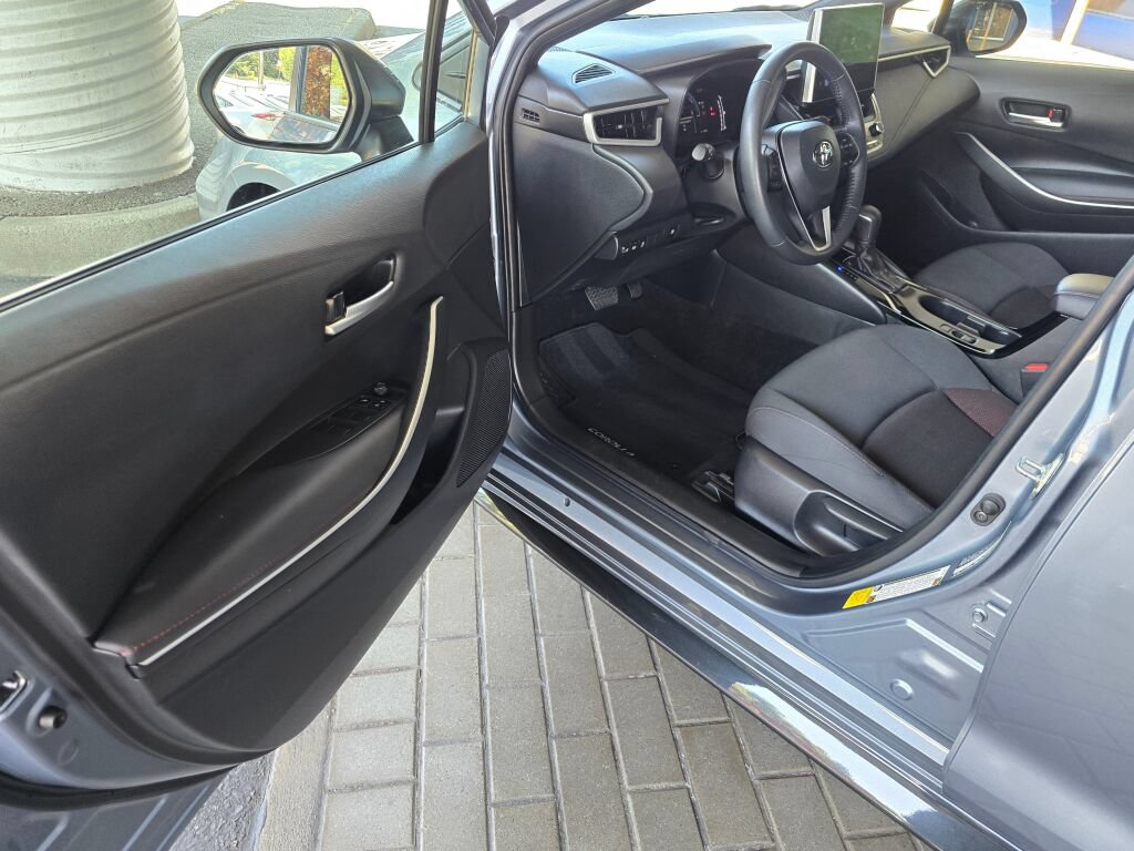 Used 2025 Toyota Corolla SE w/ SE Premium Package FWD image 21