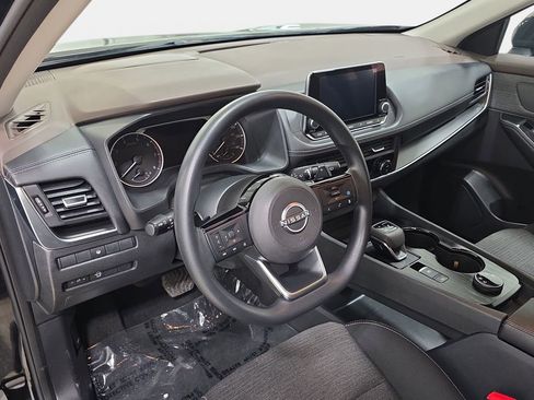 Used 2023 Nissan Rogue SV image 16