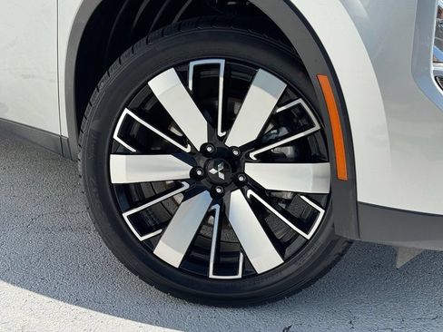 Used 2025 Mitsubishi Outlander SE FWD image 7