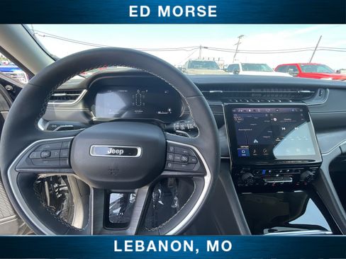Used 2023 Jeep Grand Cherokee L Limited w/ Luxury Tech Group II AWD/4WD image 11
