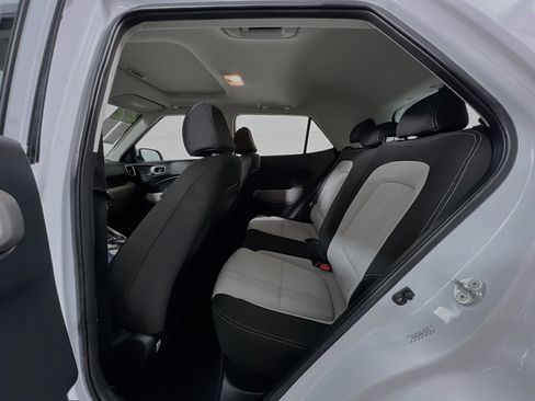 Used 2022 Hyundai Venue SEL image 29