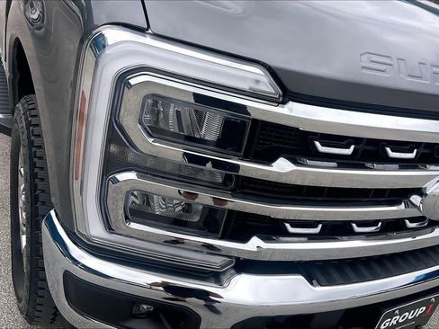 Used 2025 Ford F250 Lariat w/ Chrome Package image 26