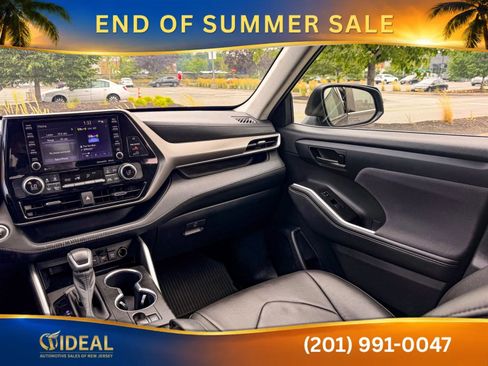 Used 2021 Toyota Highlander LE AWD/4WD image 26