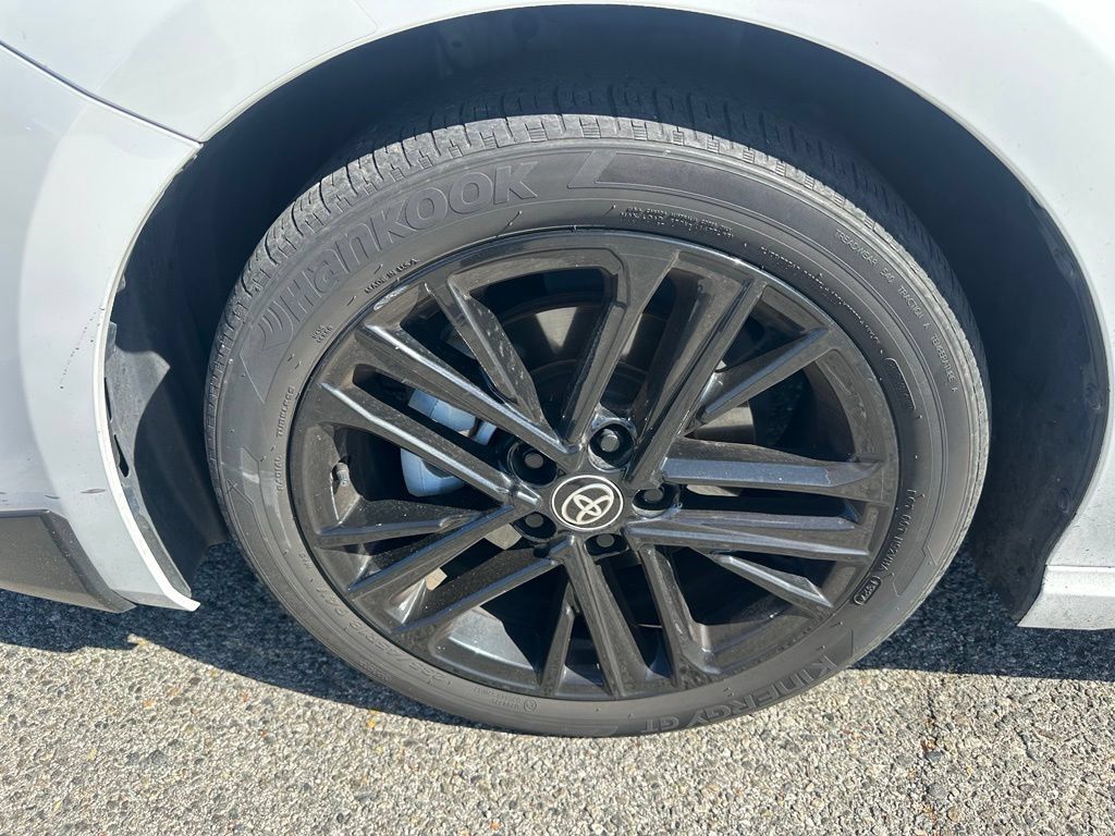 Used 2025 Toyota Camry SE FWD image 6