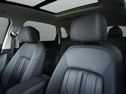 Used 2024 Audi Q8 e-tron Premium image 23